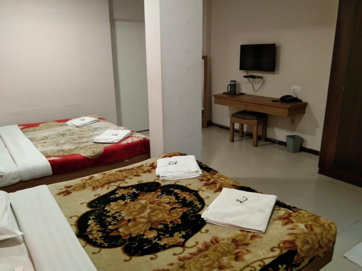Hotel Preethi Palace Ooty Kültér fotó