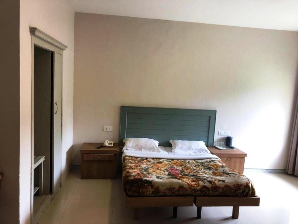 Hotel Preethi Palace Ooty Kültér fotó