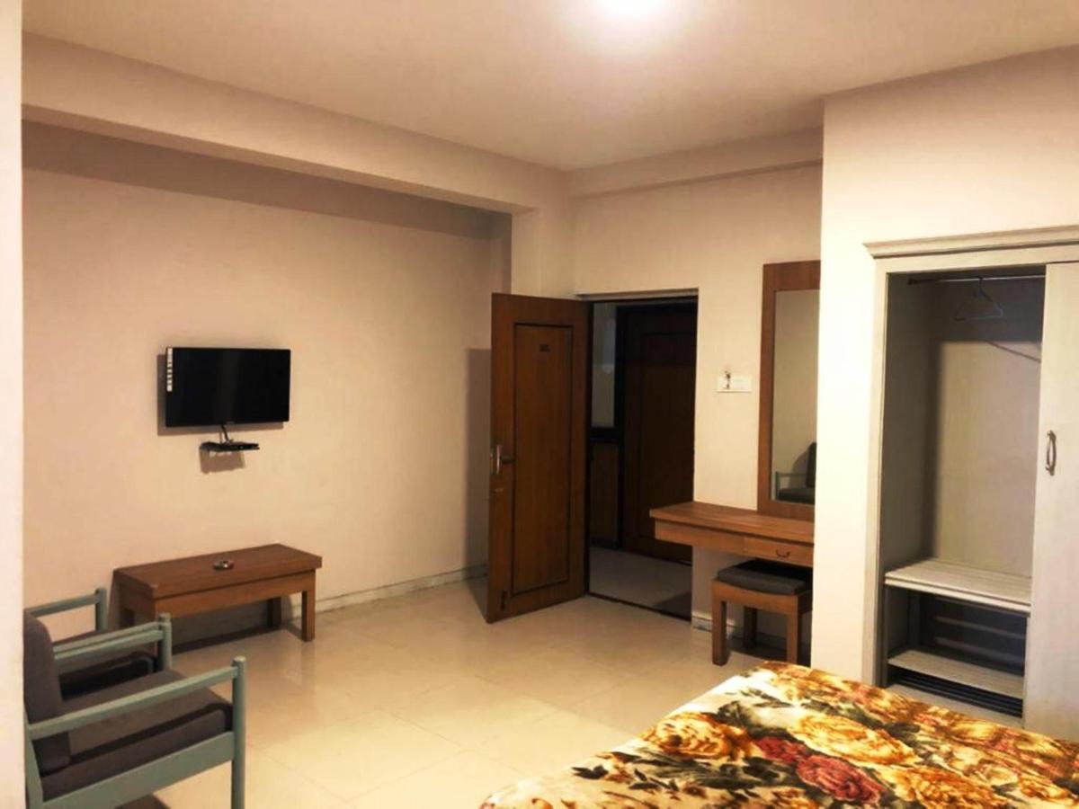 Hotel Preethi Palace Ooty Kültér fotó