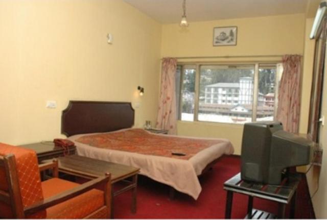 Hotel Preethi Palace Ooty Kültér fotó