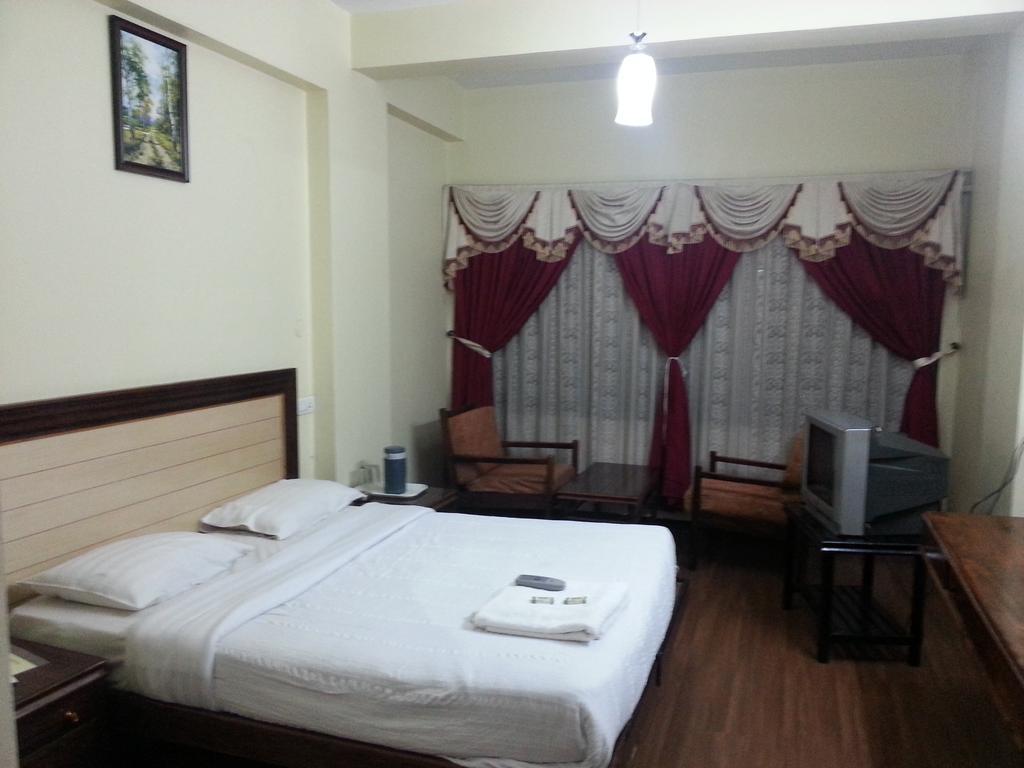 Hotel Preethi Palace Ooty Szoba fotó