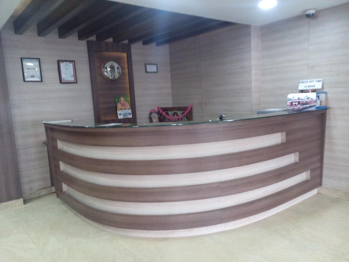 Hotel Preethi Palace Ooty Kültér fotó