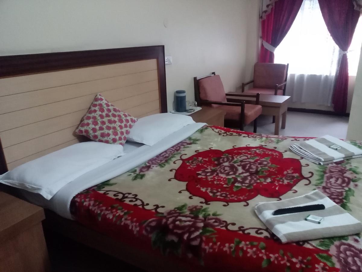 Hotel Preethi Palace Ooty Kültér fotó
