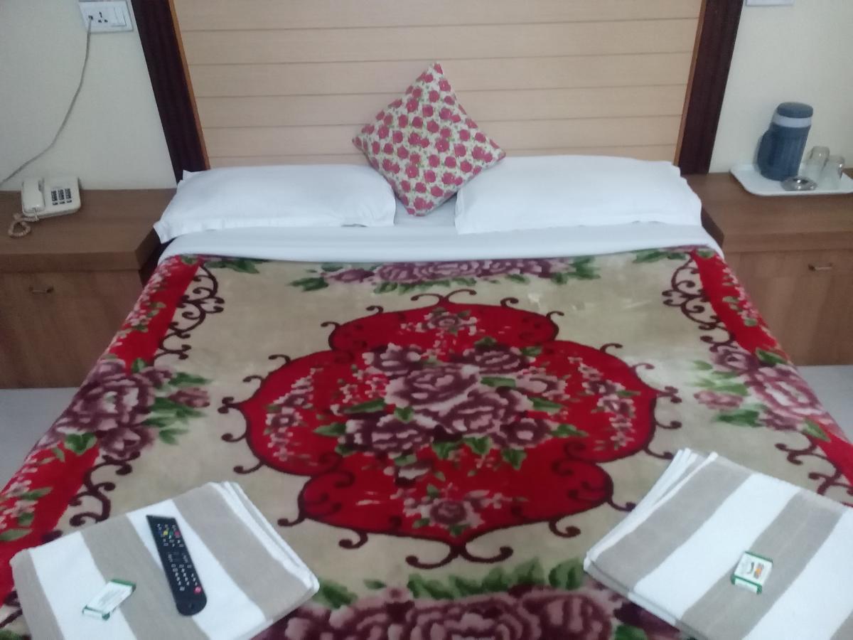 Hotel Preethi Palace Ooty Kültér fotó