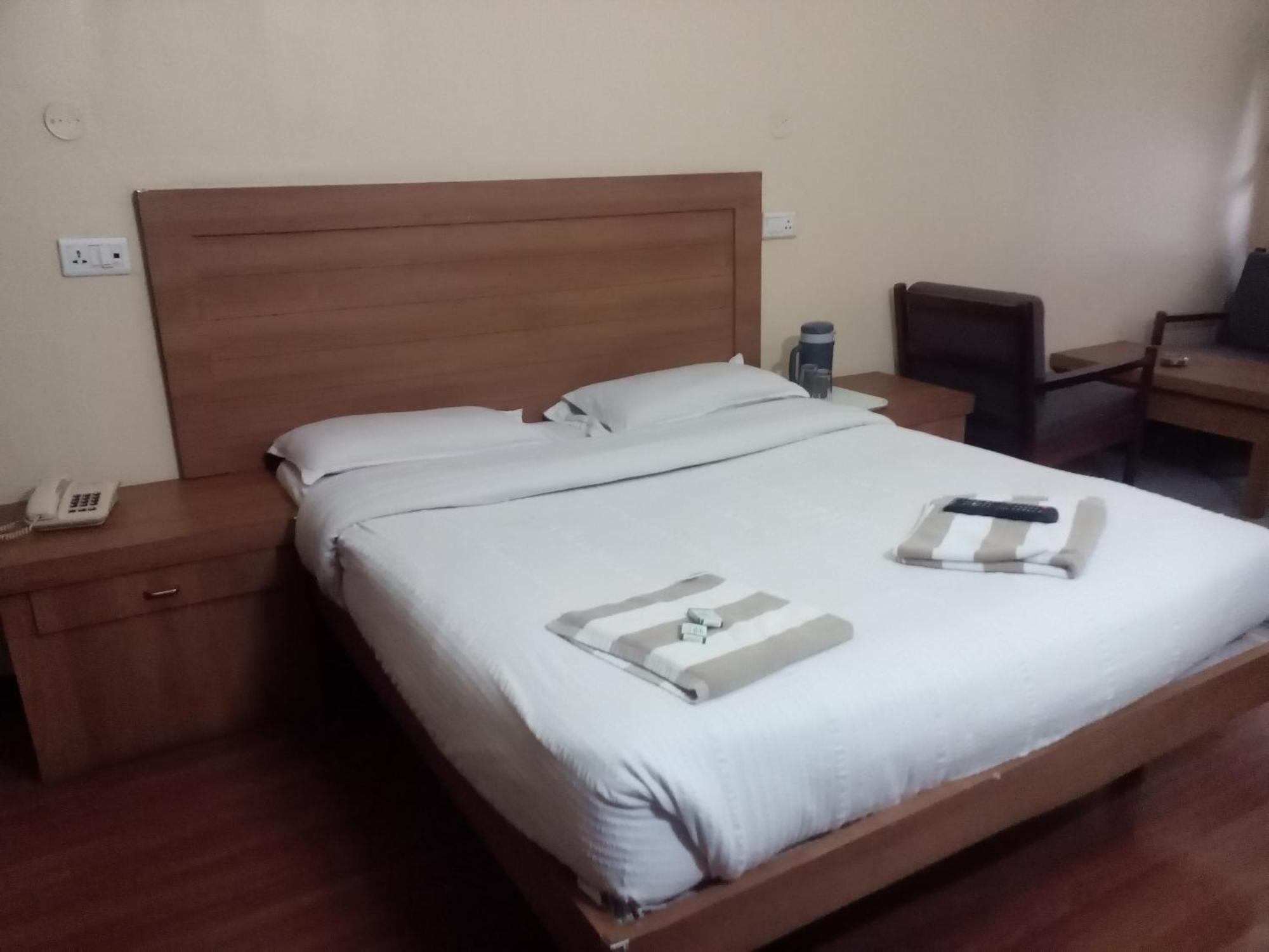 Hotel Preethi Palace Ooty Kültér fotó