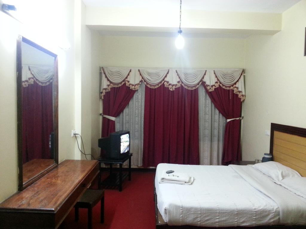 Hotel Preethi Palace Ooty Kültér fotó